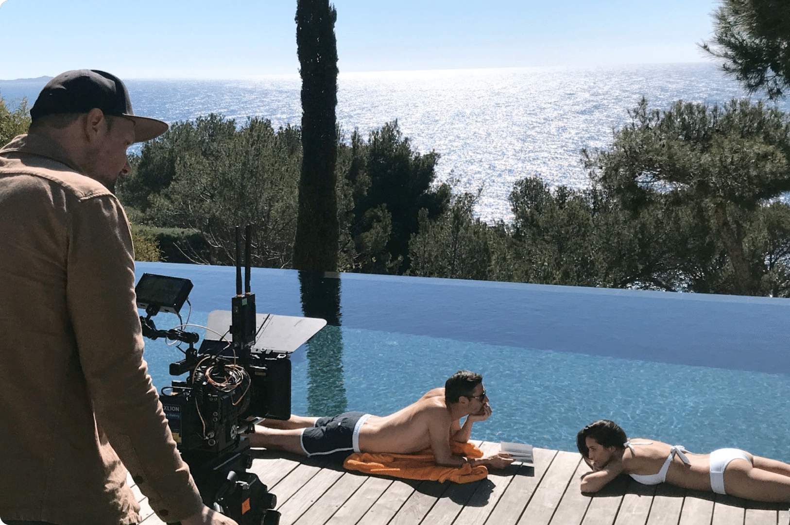 coxi-agence-communication-zodiac-robot-piscine-lancement produit-campagne-360°-tournage-vue-mer-horizon-sérénité-été-film